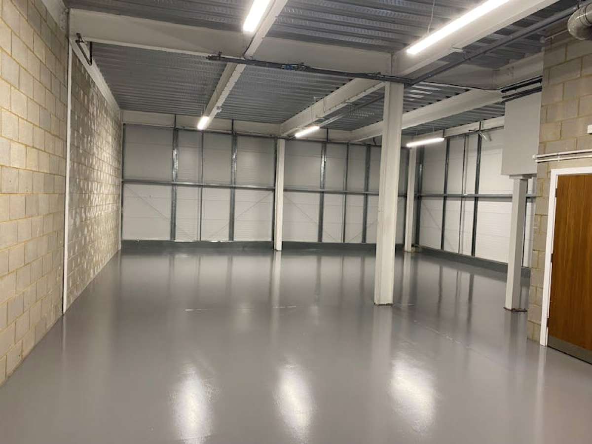 Industrial Unit in Weybridge - photo 2