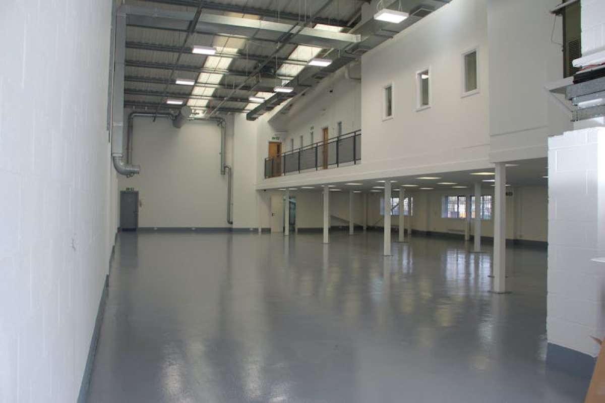 Industrial Unit in London - photo 2