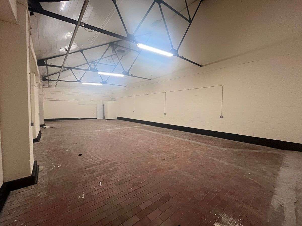 Industrial Unit in Liverpool - photo 4