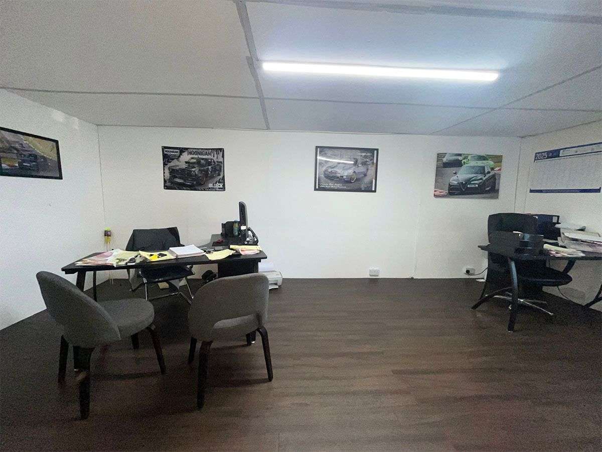 Industrial Unit in Liverpool - photo 2