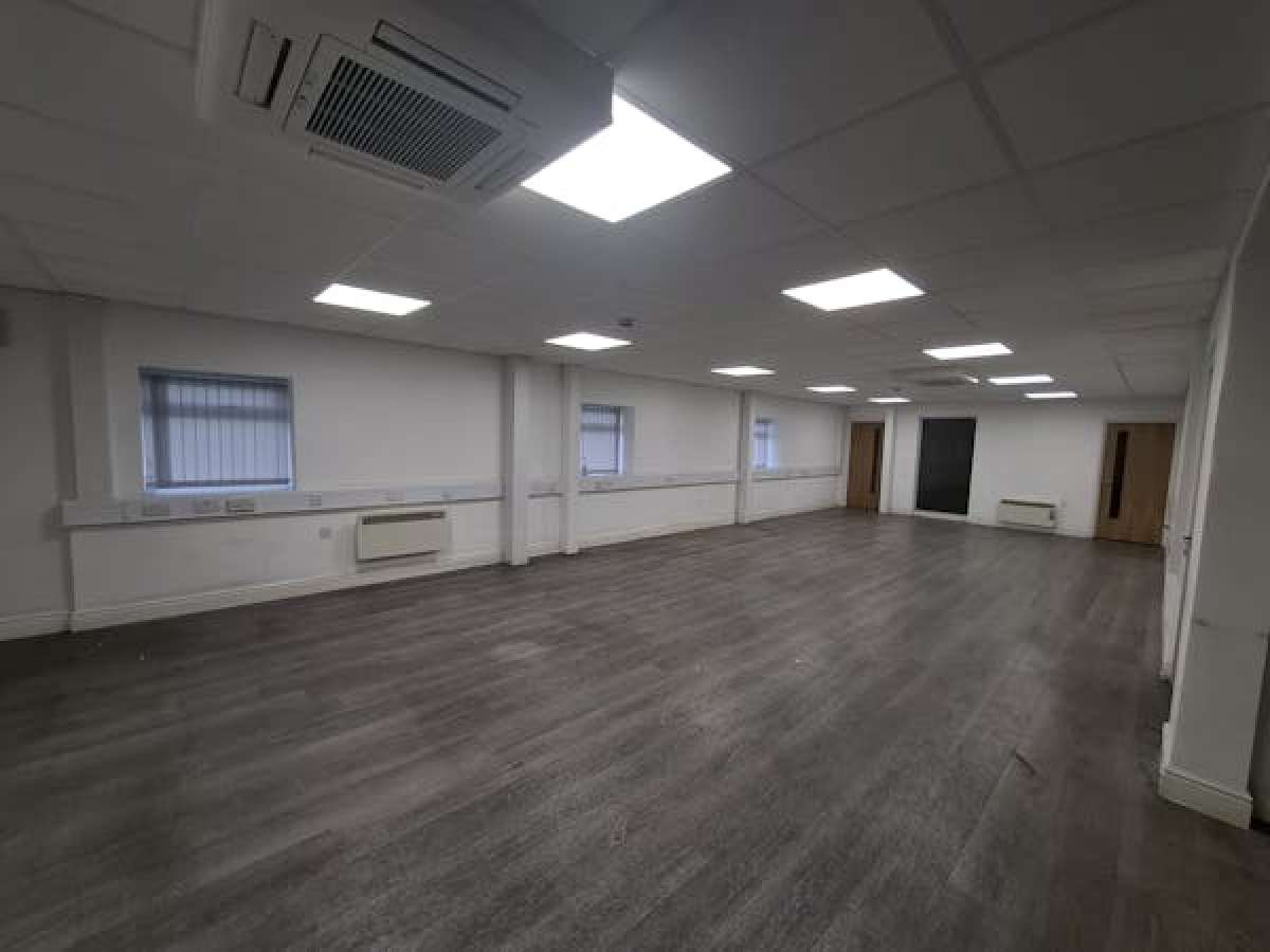 Industrial Unit in Droitwich - photo 3