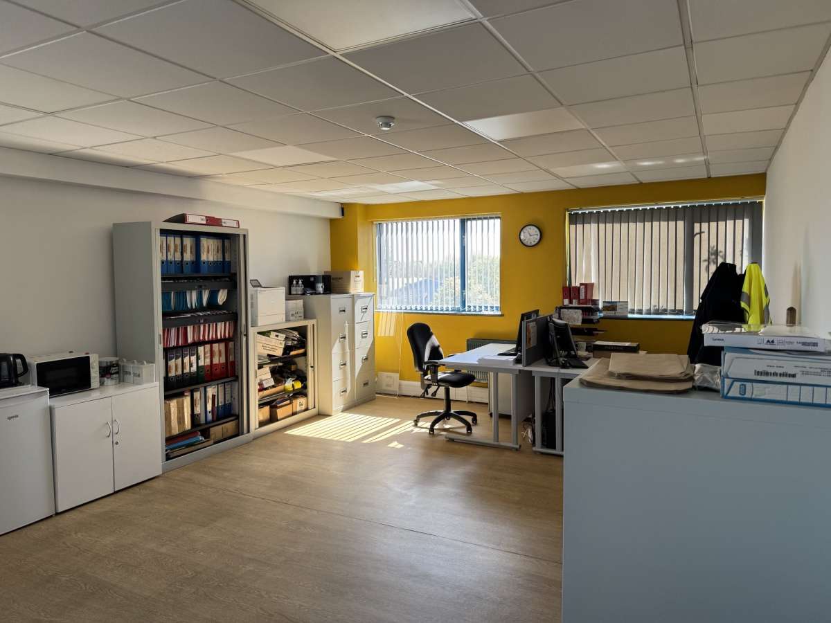 Industrial Unit in Finedon Road Industrial Estate - photo 3