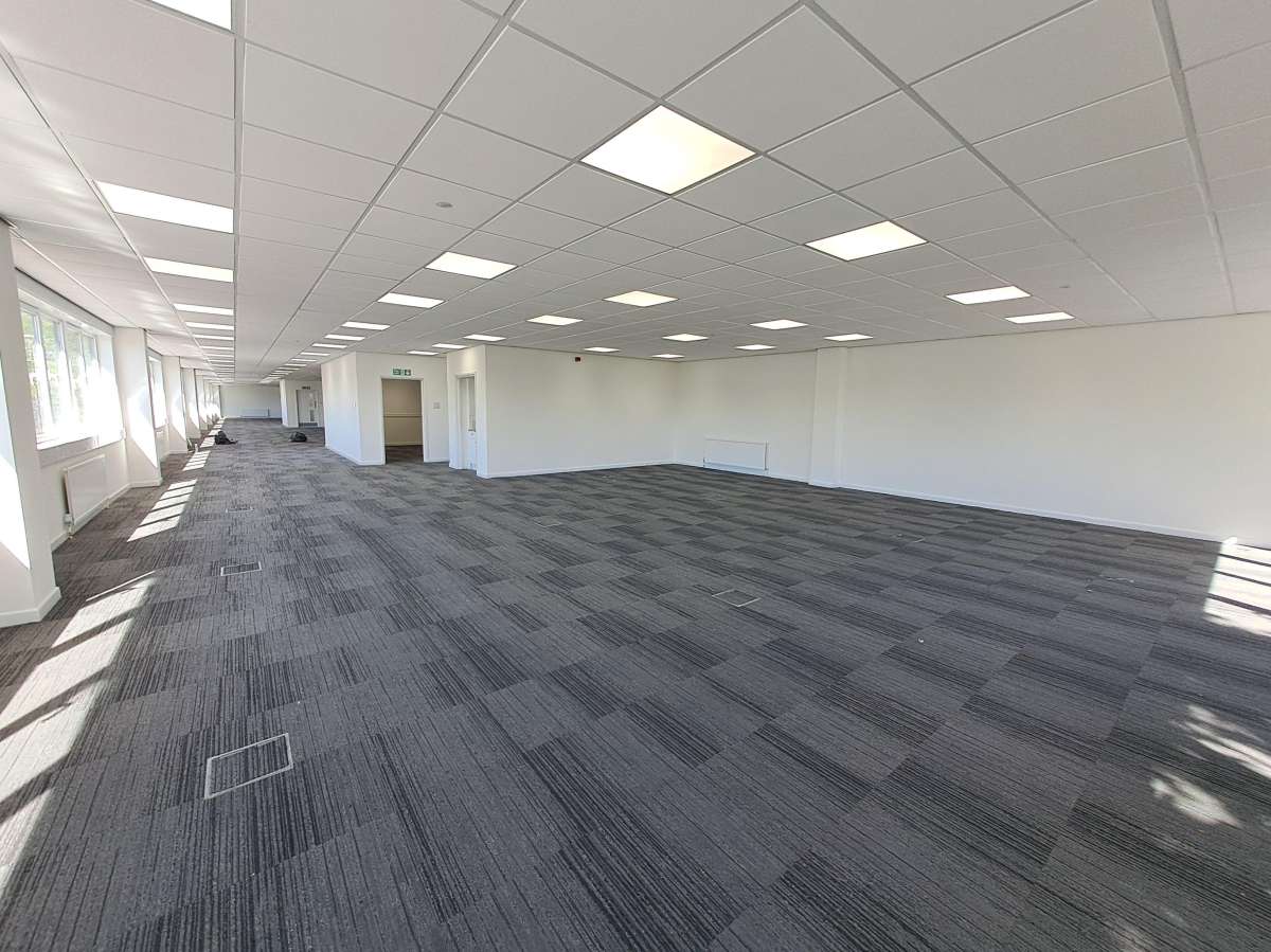 Industrial Unit in Luton - photo 3