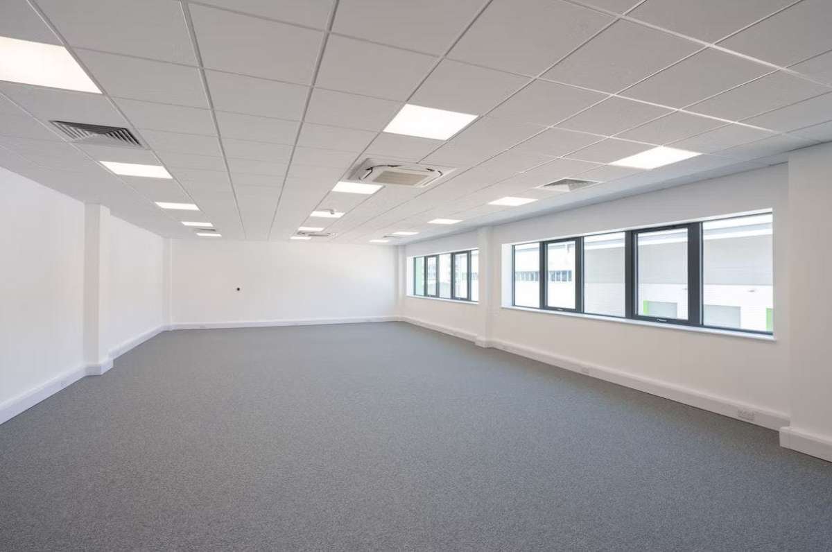 Industrial Unit in Dagenham - photo 2