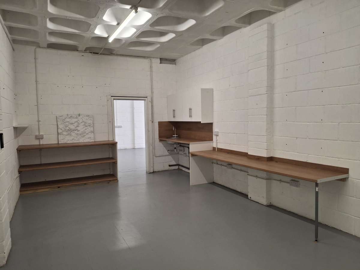 Industrial Unit in Hove - photo 4
