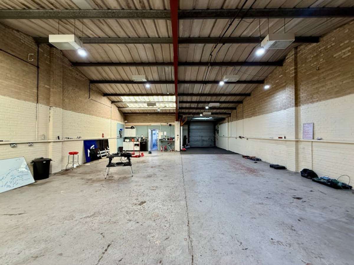 Industrial Unit in Wimborne - photo 2