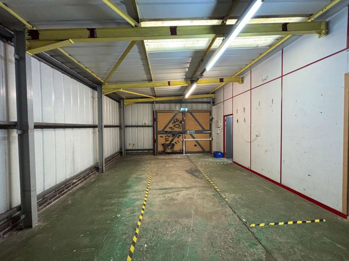 Industrial Unit in Leicester - photo 2