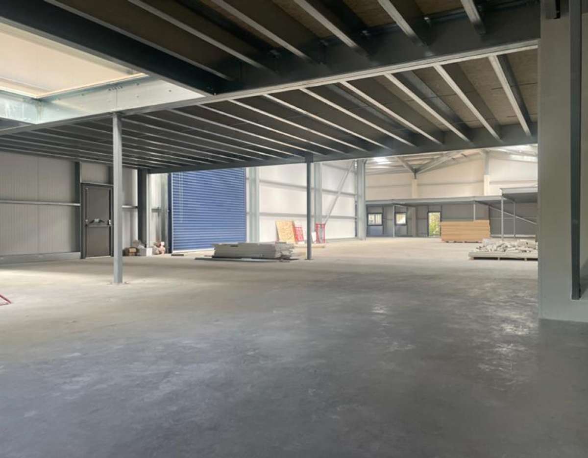 Industrial Unit in West Wilts Trading Estate - photo 2