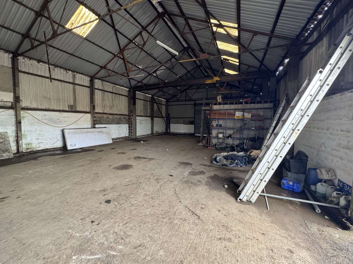 Industrial Unit in Llandow - photo 3