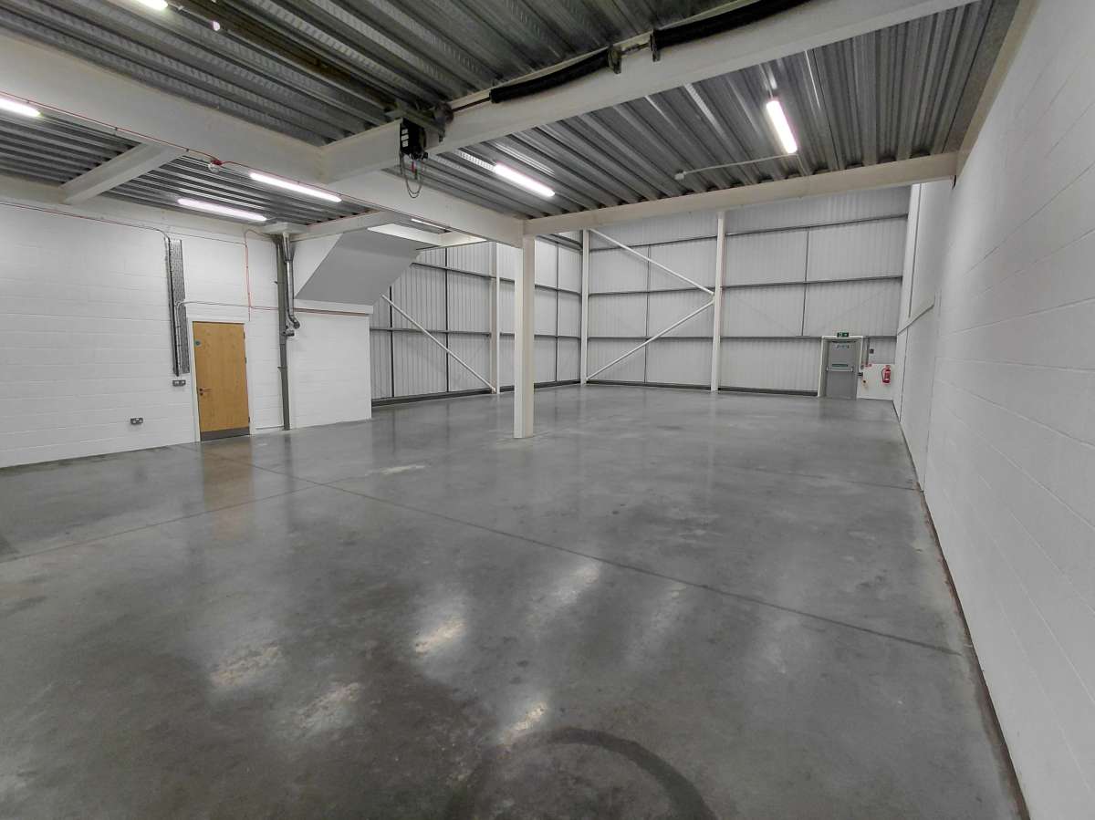 Industrial Unit in Croydon - photo 3