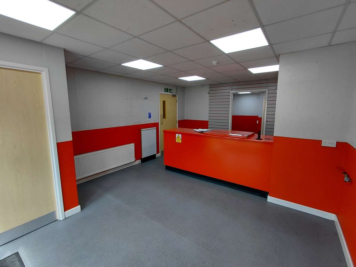 Industrial Unit in Croydon - photo 3
