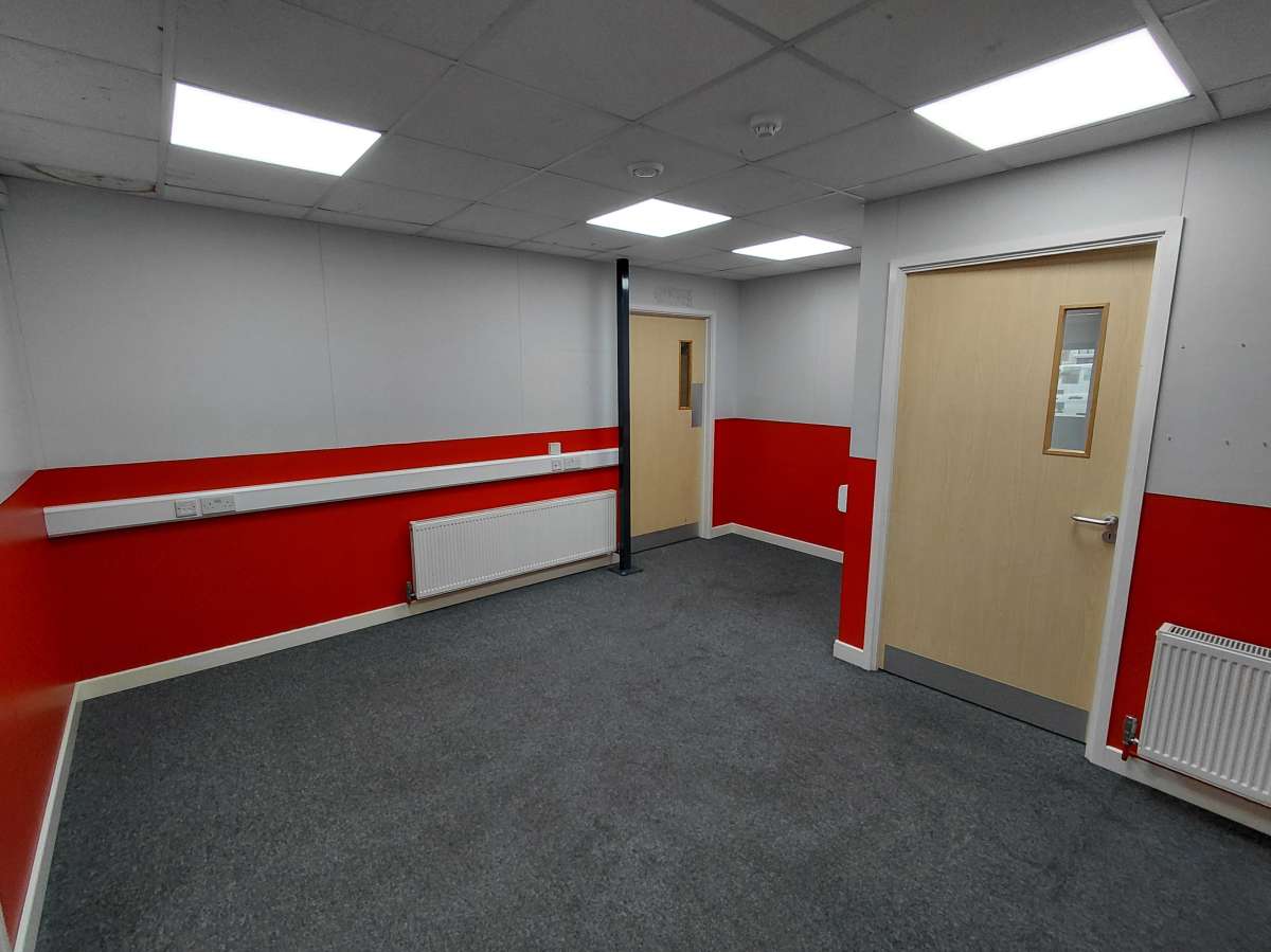 Industrial Unit in Croydon - photo 4