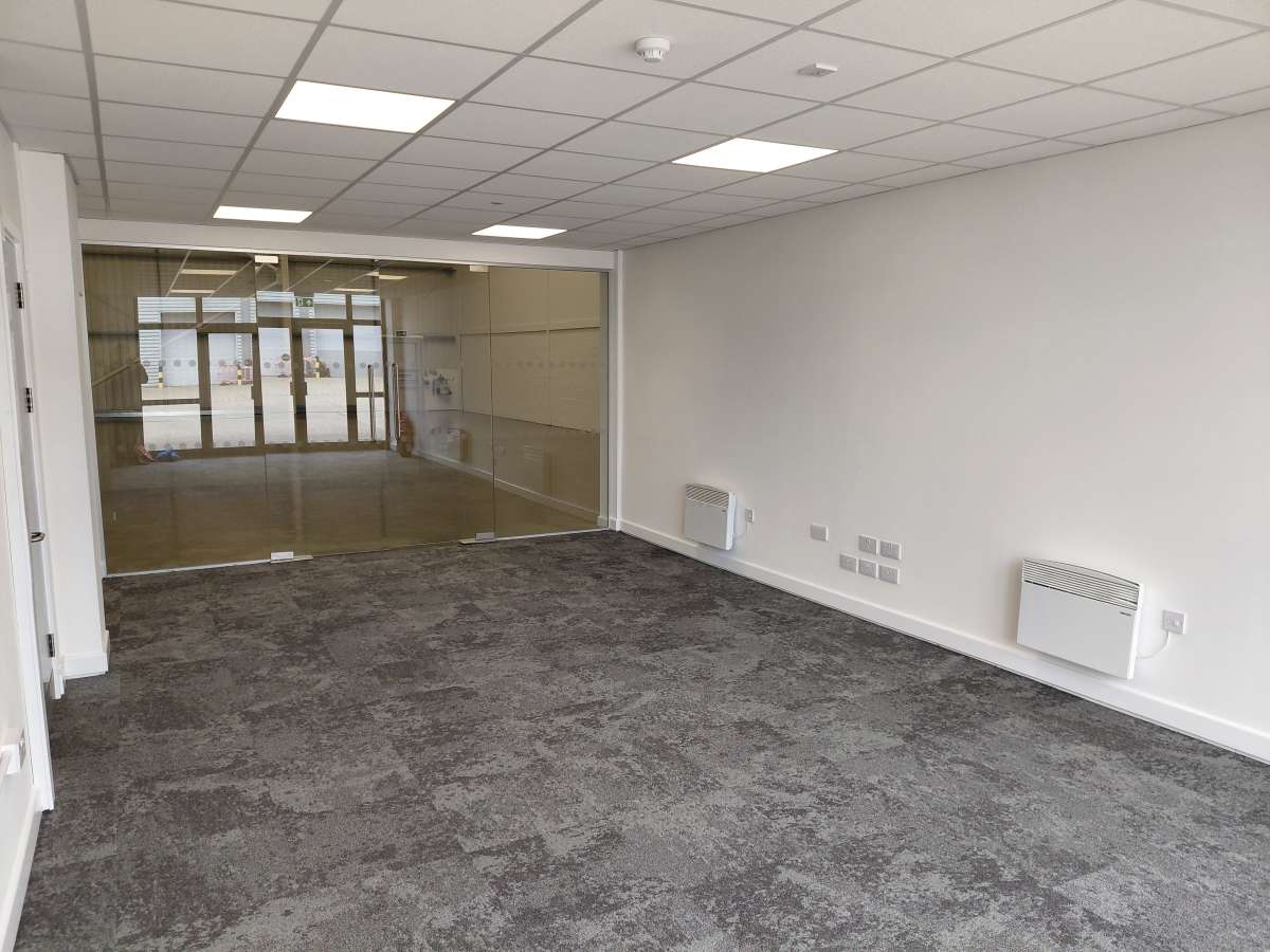 Industrial Unit in Croydon - photo 3