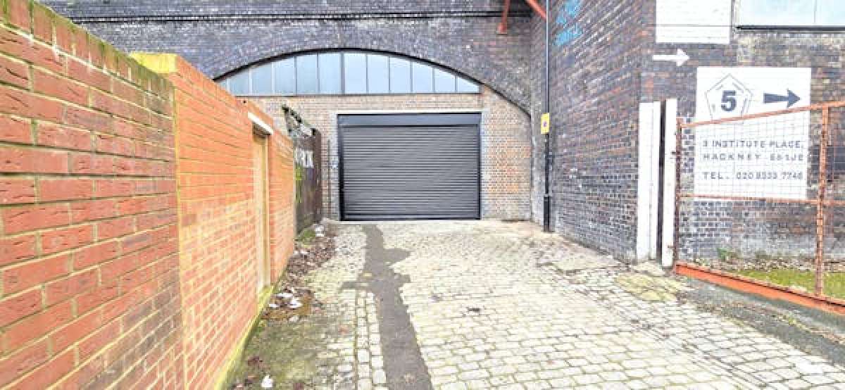 Industrial Unit in London - photo 2