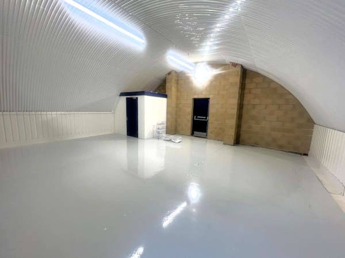 Industrial Unit in London - photo 2