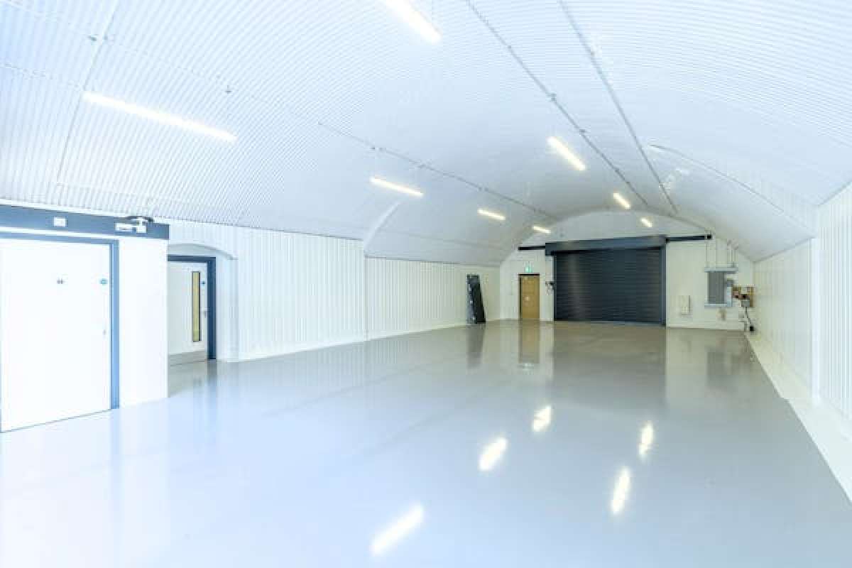 Industrial Unit in London - photo 2
