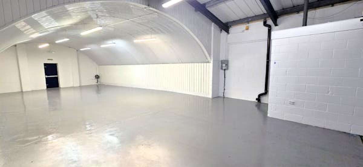 Industrial Unit in London - photo 3