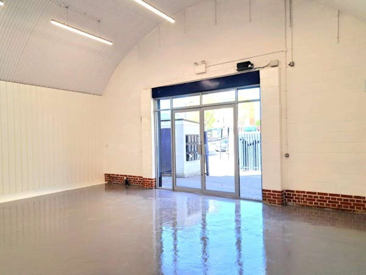 Industrial Unit in London - photo 3