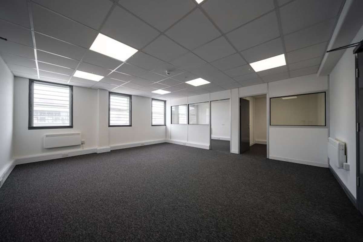 Industrial Unit in Bournemouth - photo 3