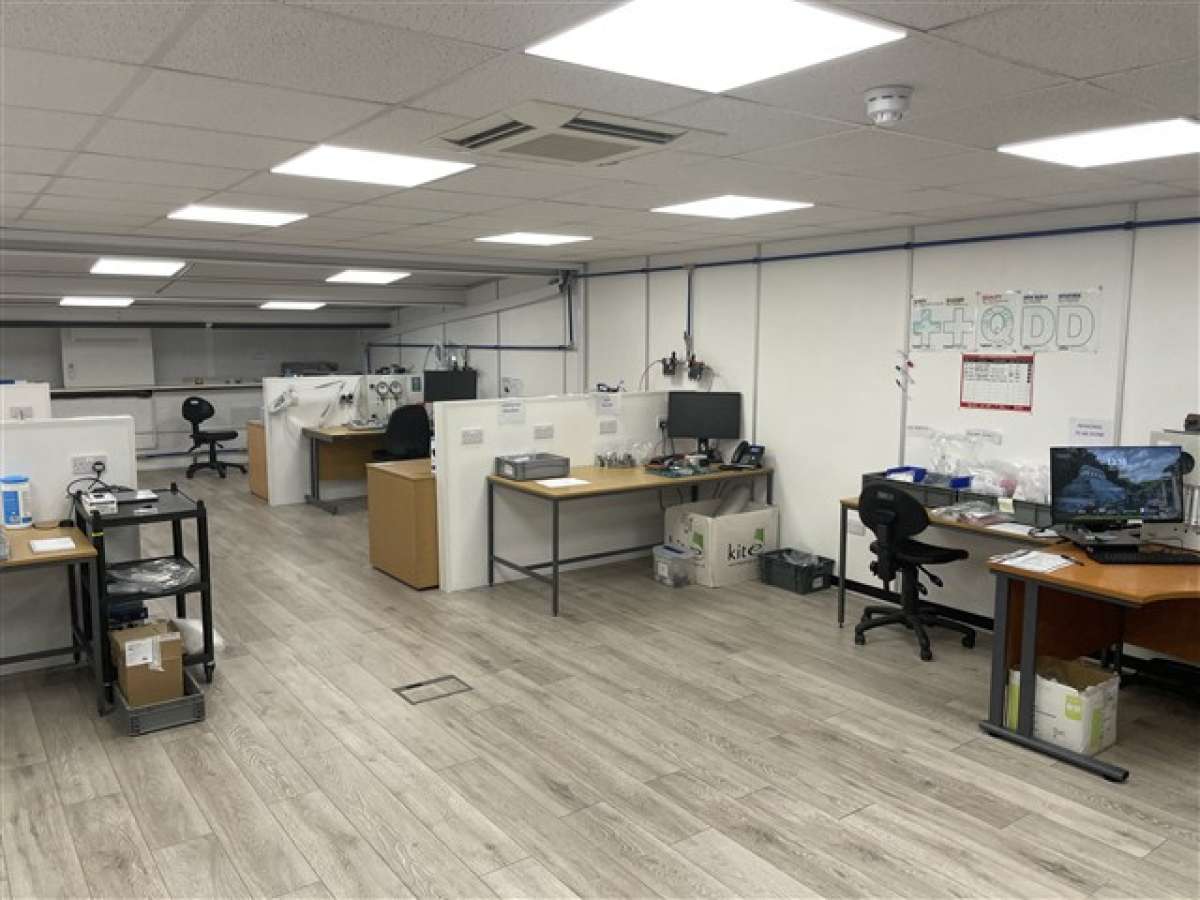 Industrial Unit in Waterlooville - photo 3