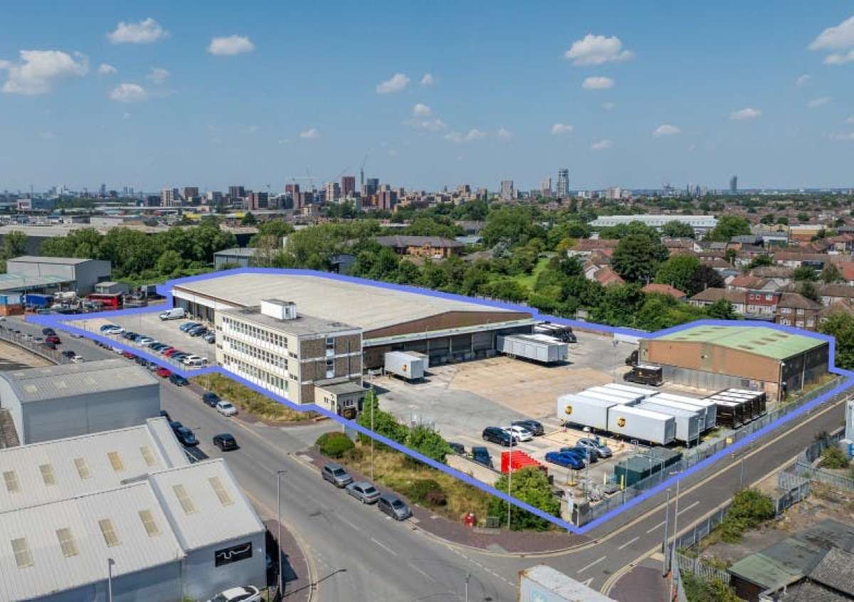 Industrial Unit in Barking - photo 2