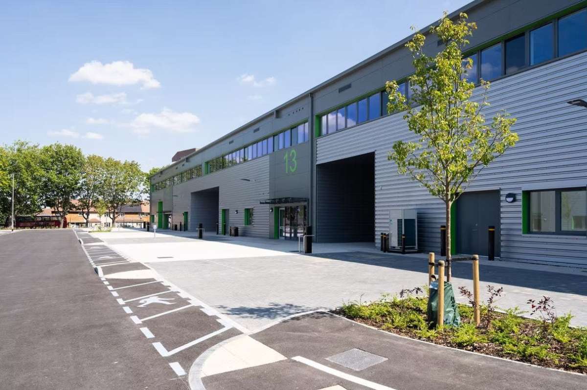 Industrial Unit in Dagenham - photo 3