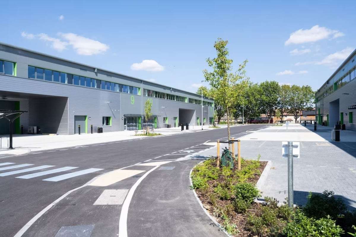 Industrial Unit in Dagenham - photo 3