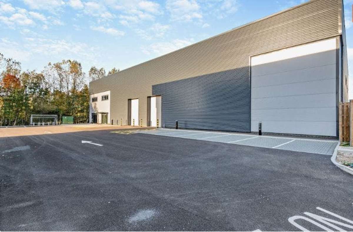 Industrial Unit in Orbital Park - photo 2
