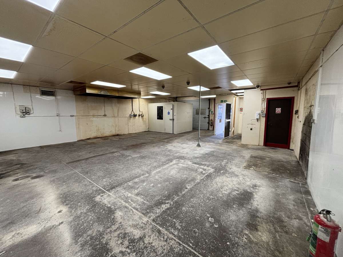 Industrial Unit in Glencairn Industrial Estate - photo 2