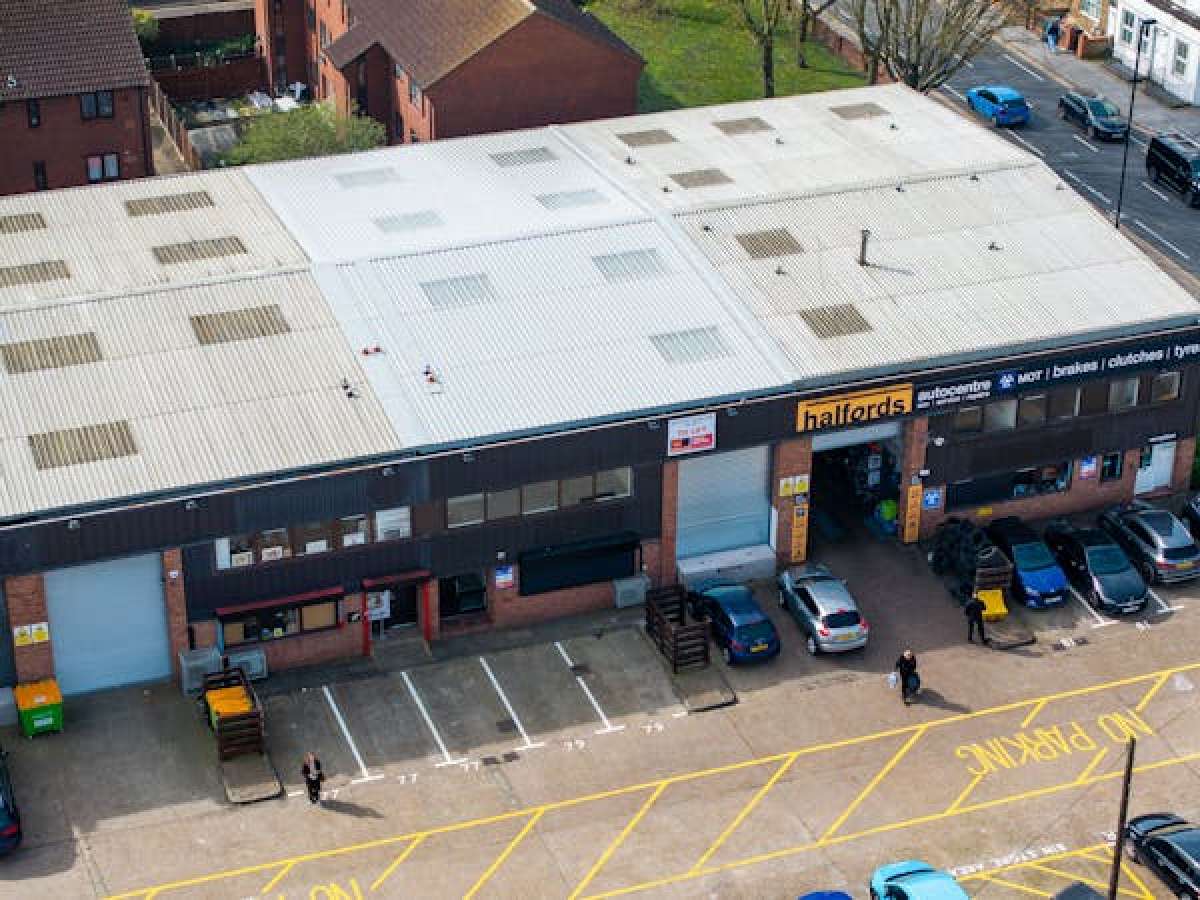 Industrial Unit in Croydon - photo 4