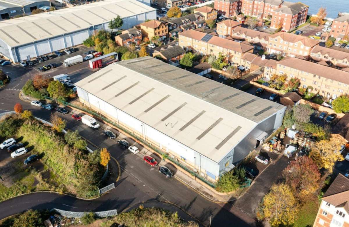 Industrial Unit in London - photo 2