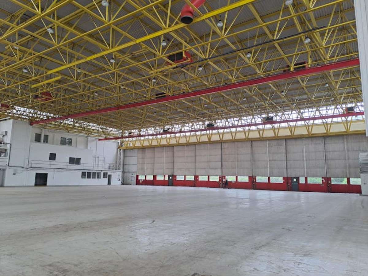 Industrial Unit in Gatwick - photo 4