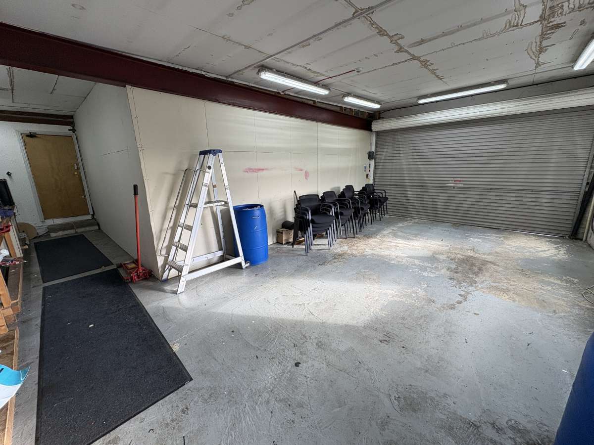 Industrial Unit in Southampton - photo 3