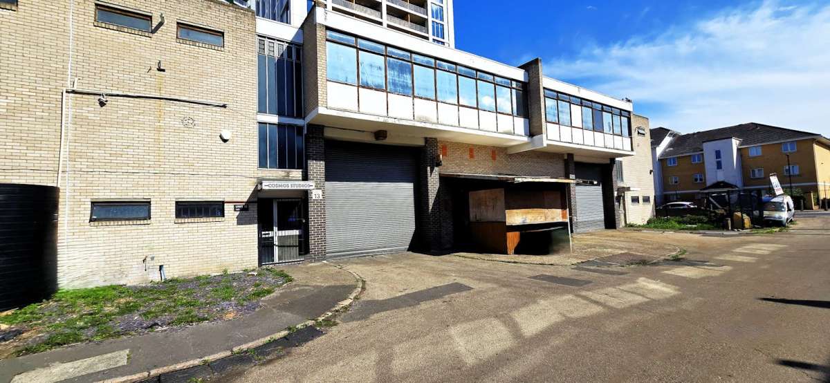 Industrial Unit in London - photo 2