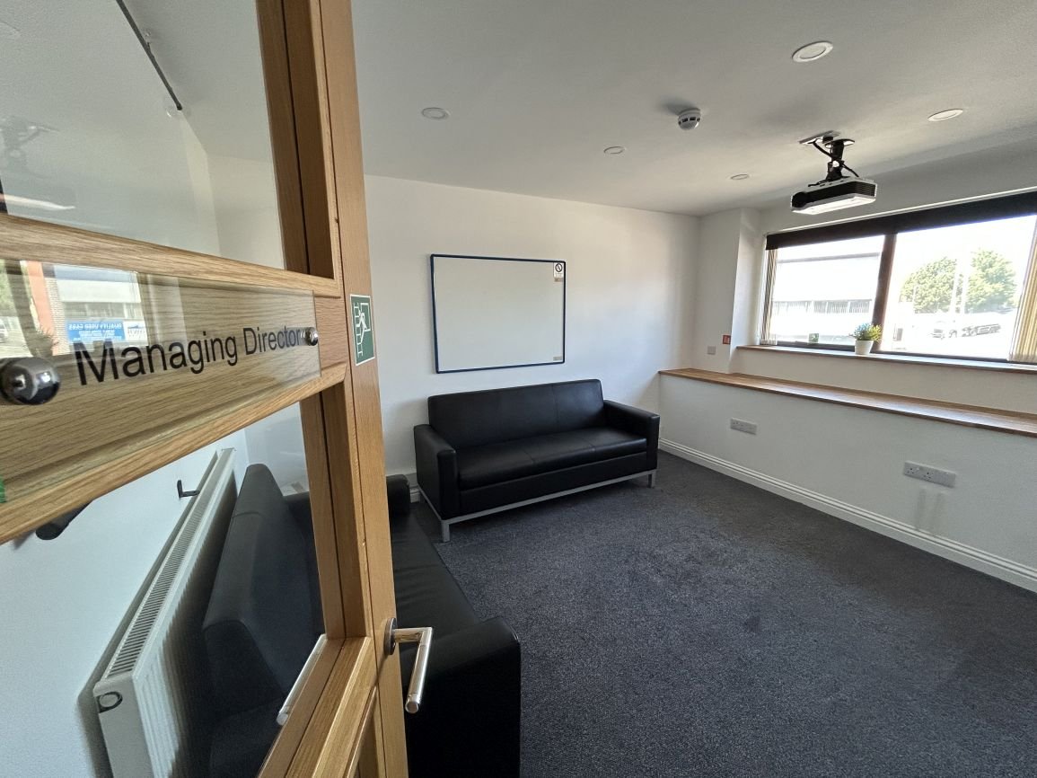 Industrial Unit in Plymouth - photo 4