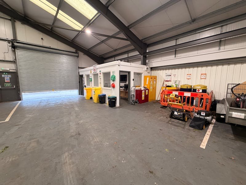 Industrial Unit in Farnham - photo 4