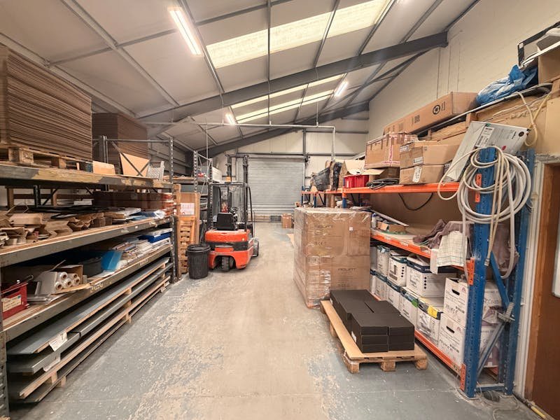 Industrial Unit in Farnham - photo 4