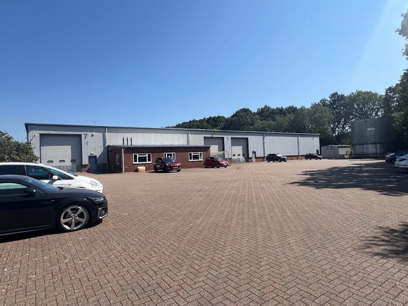 Industrial Unit in North Baddesley - photo 2
