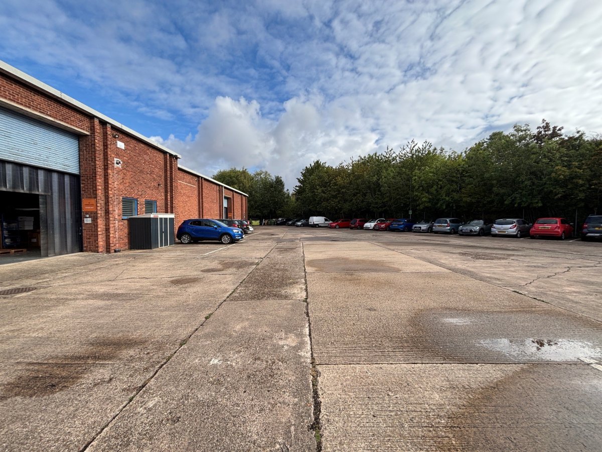 Industrial Unit in Leicester - photo 2
