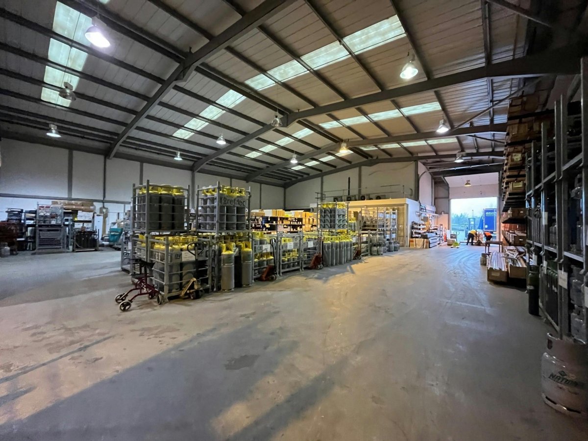 Industrial Unit in Leatherhead - photo 2