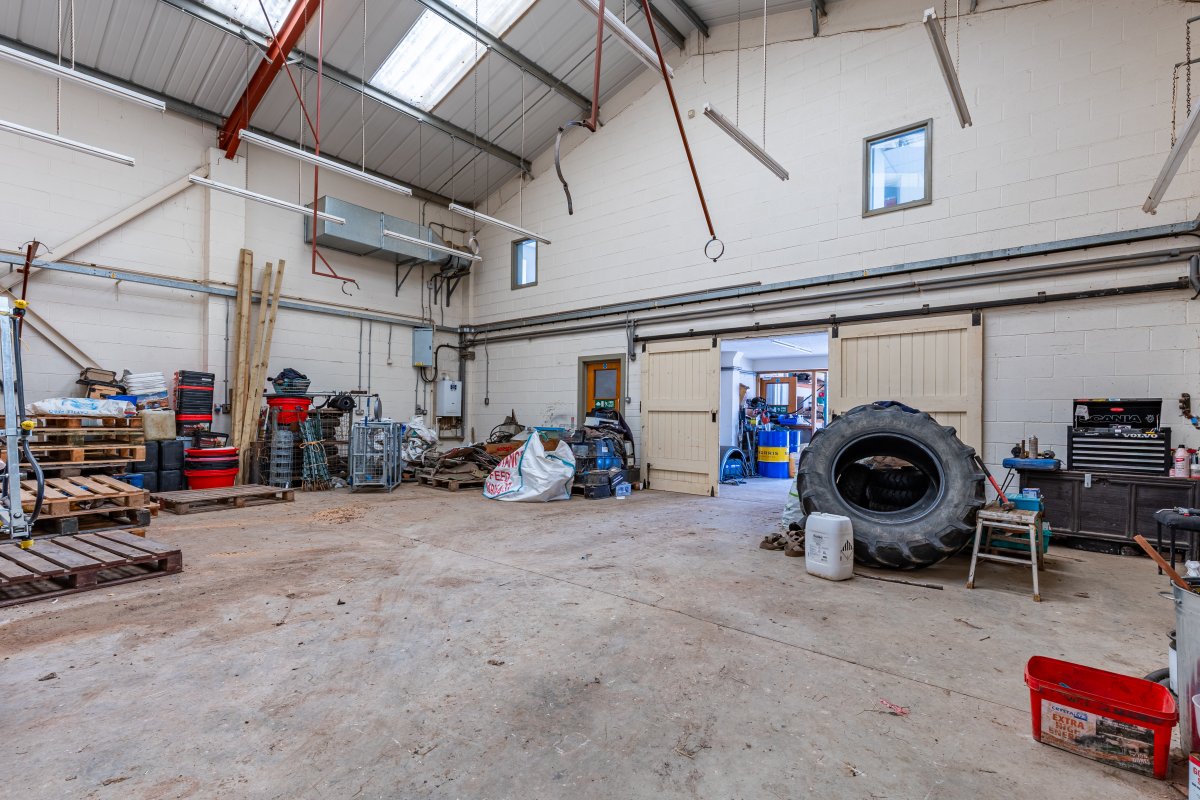 Industrial Unit in Cheltenham - photo 4