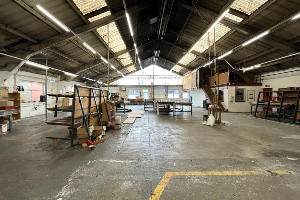 Industrial Unit in Stanford Le Hope - photo 3