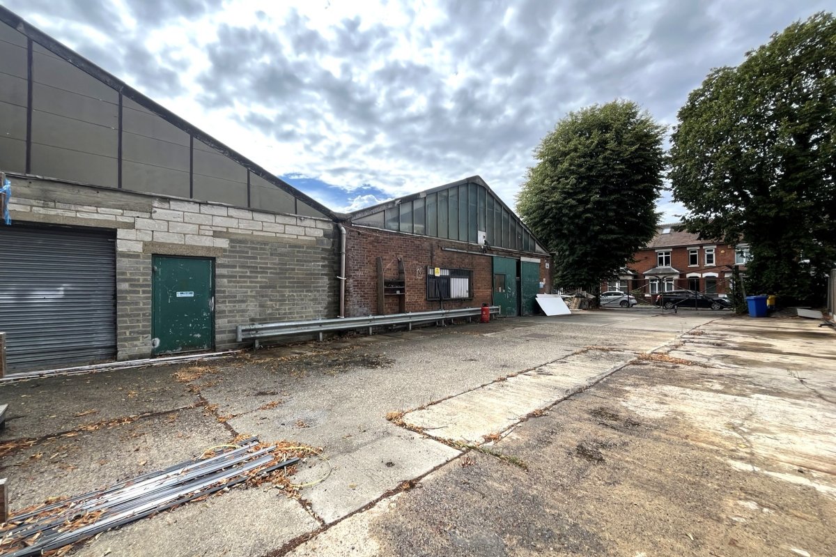Industrial Unit in Stanford Le Hope - photo 4