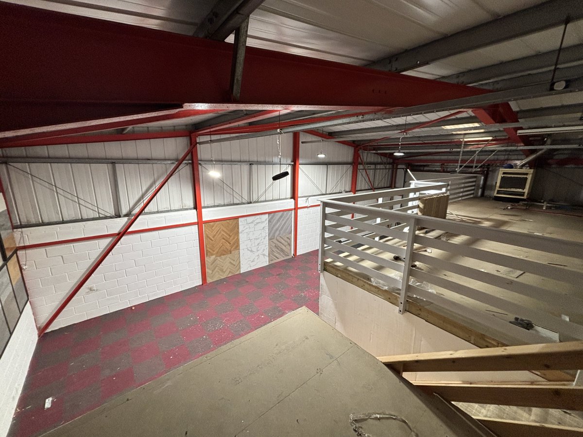 Industrial Unit in Glencairn Industrial Estate - photo 3
