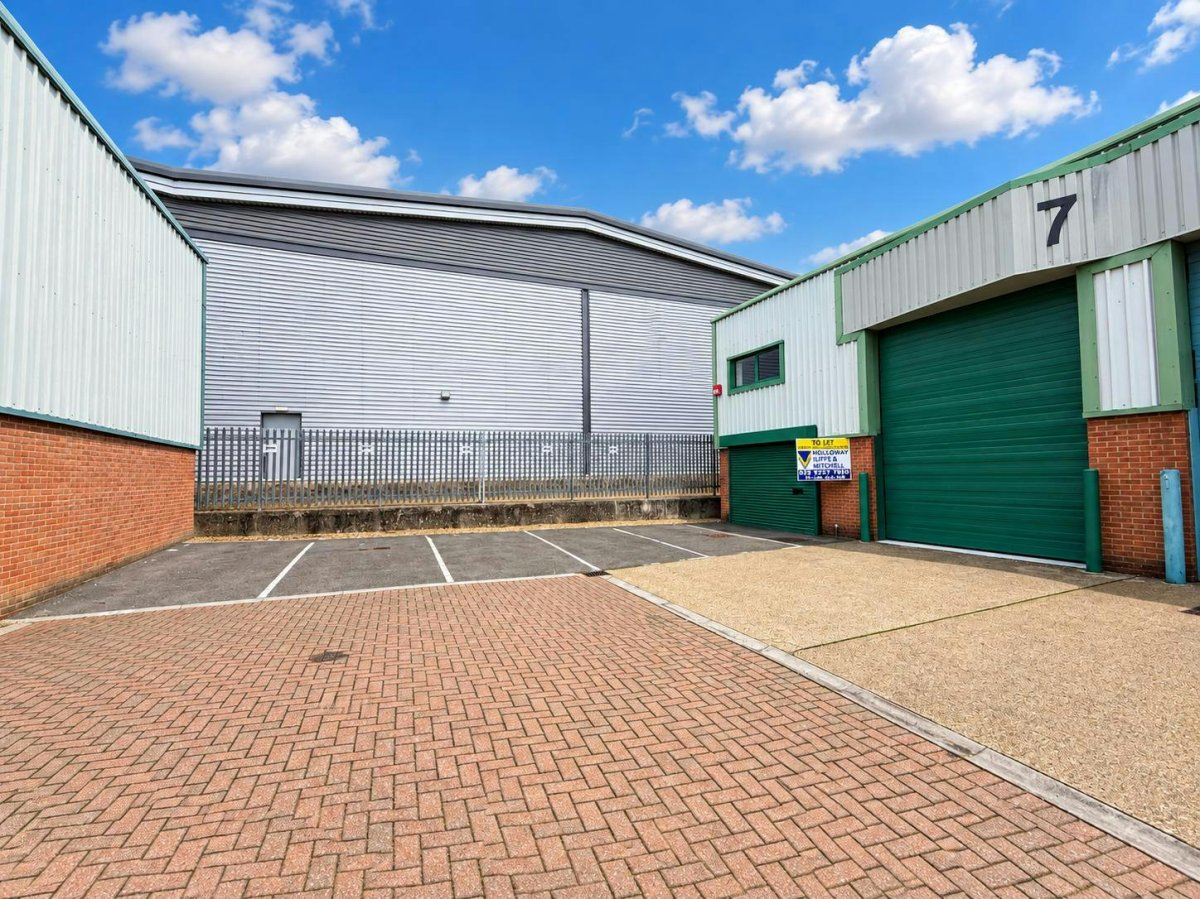 Industrial Unit in Havant - photo 2