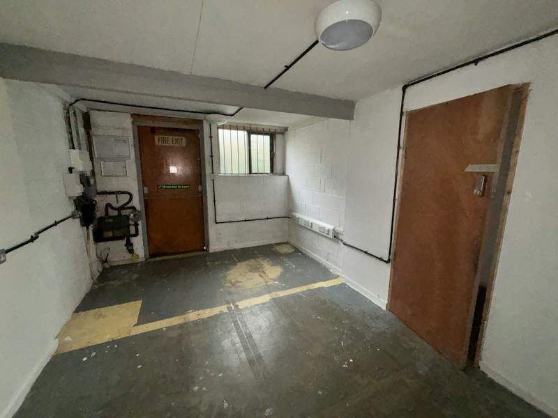 Industrial Unit in Fareham - photo 4