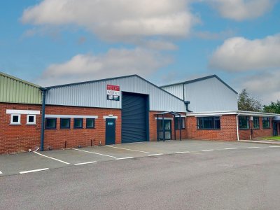 Industrial Unit in Kingswinford - photo 2
