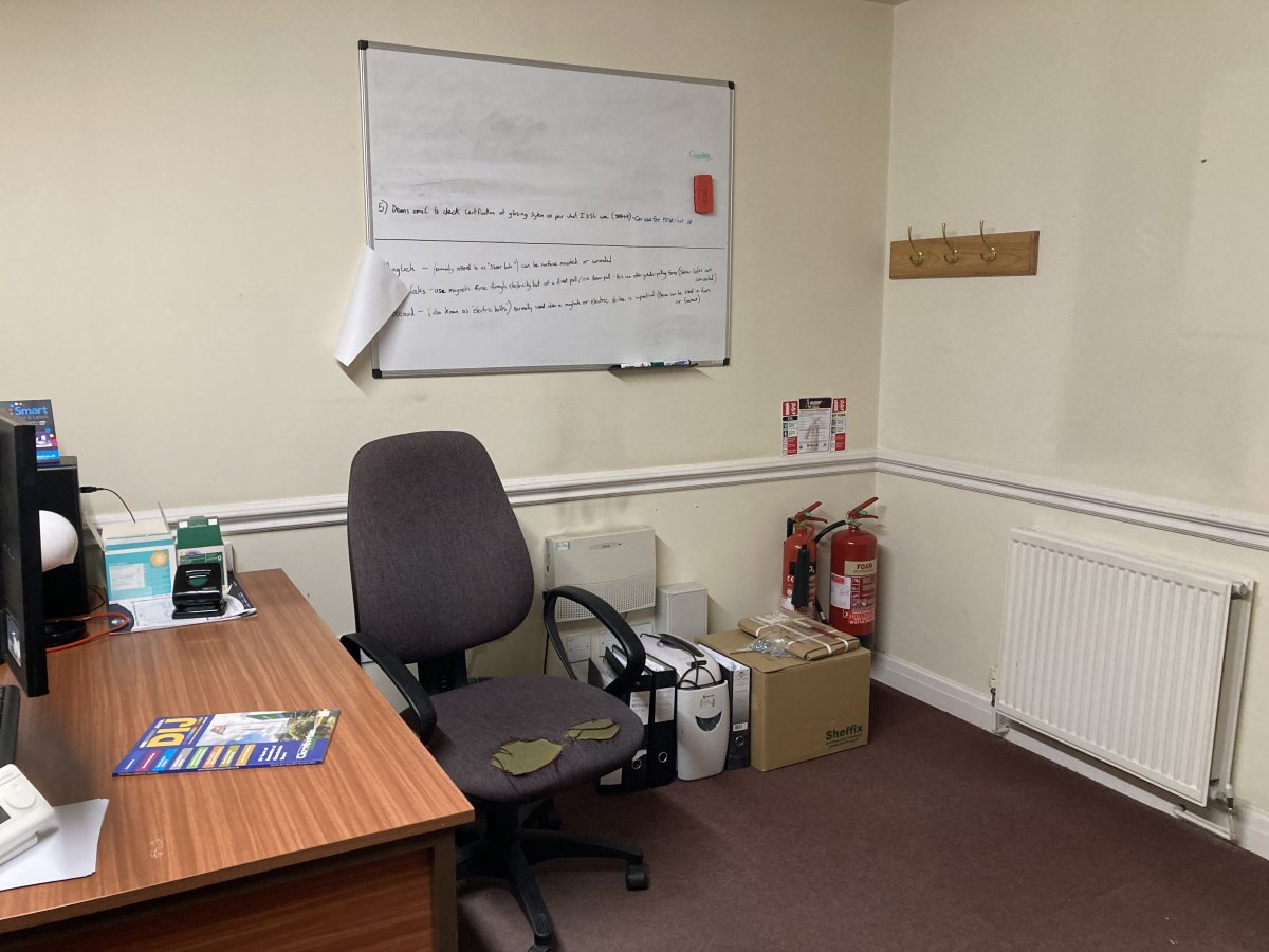 Industrial Unit in Sheffield - photo 2