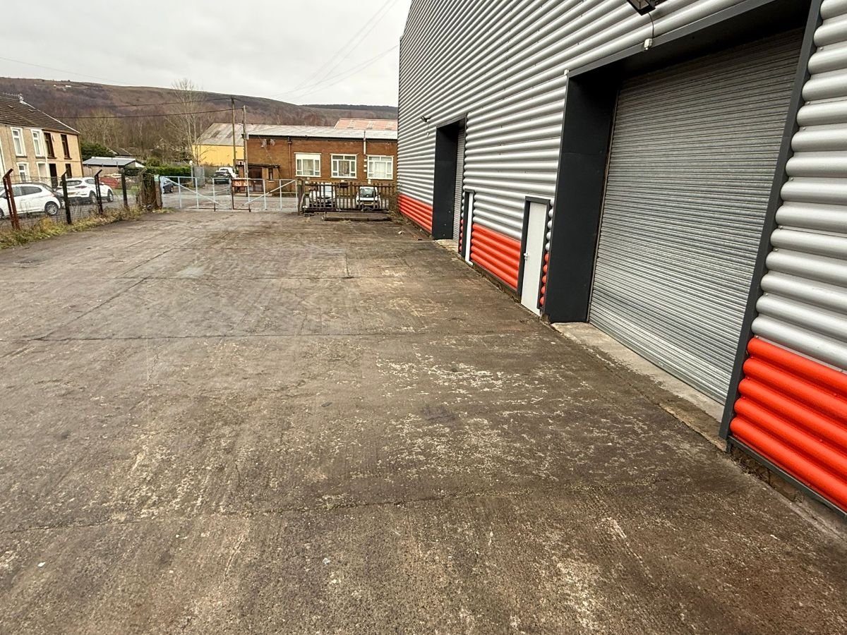 Industrial Unit in Aberdare - photo 2