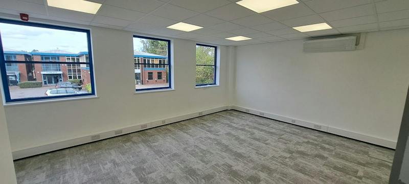Industrial Unit in Guildford - photo 4